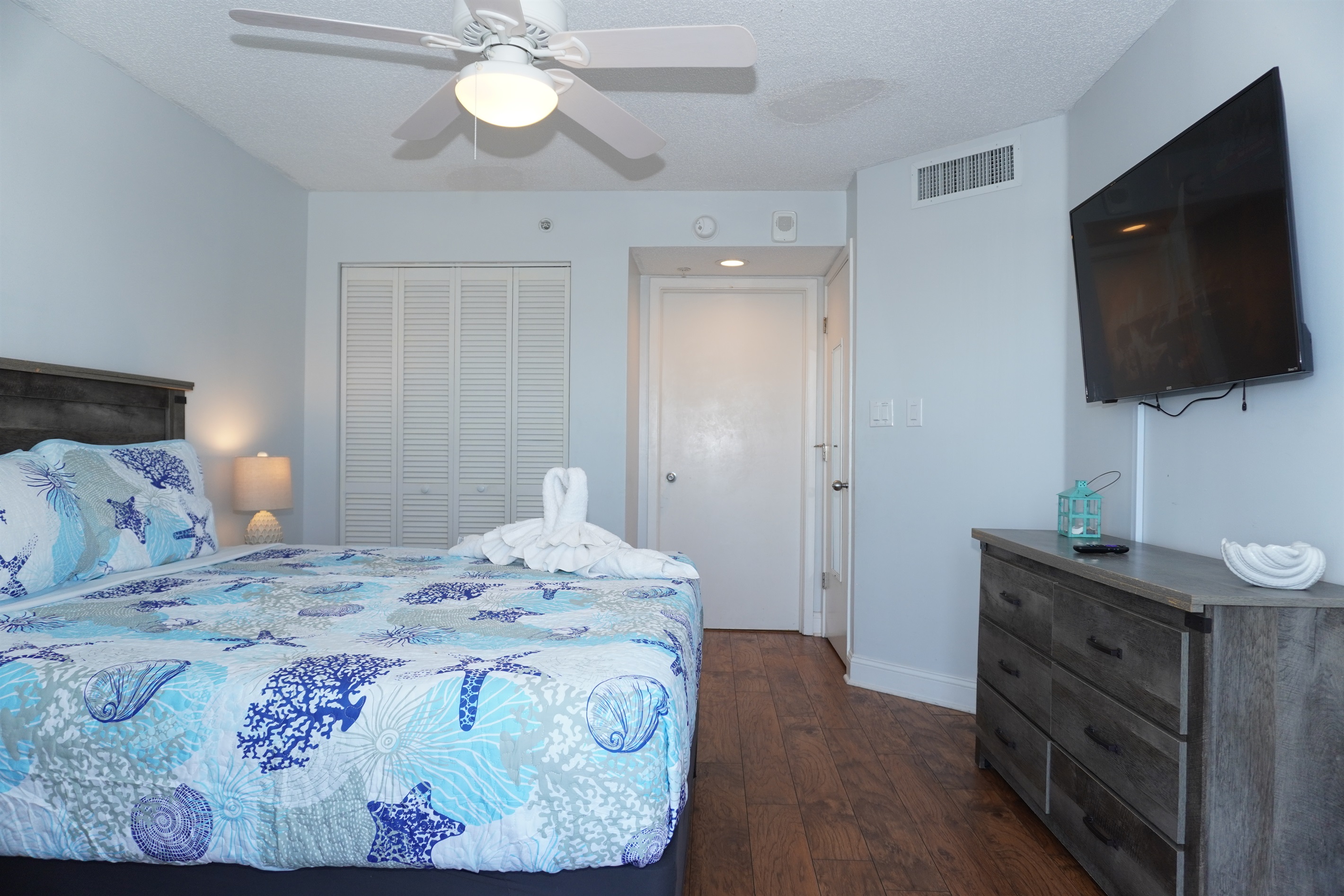 Storage and Smart TV - all the familiar comforts of home