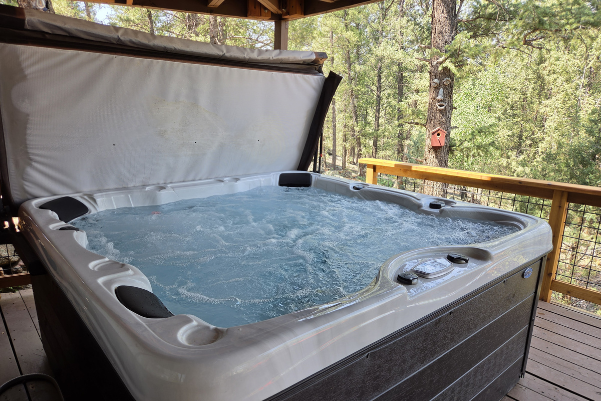 Six-person hot tub with lounger