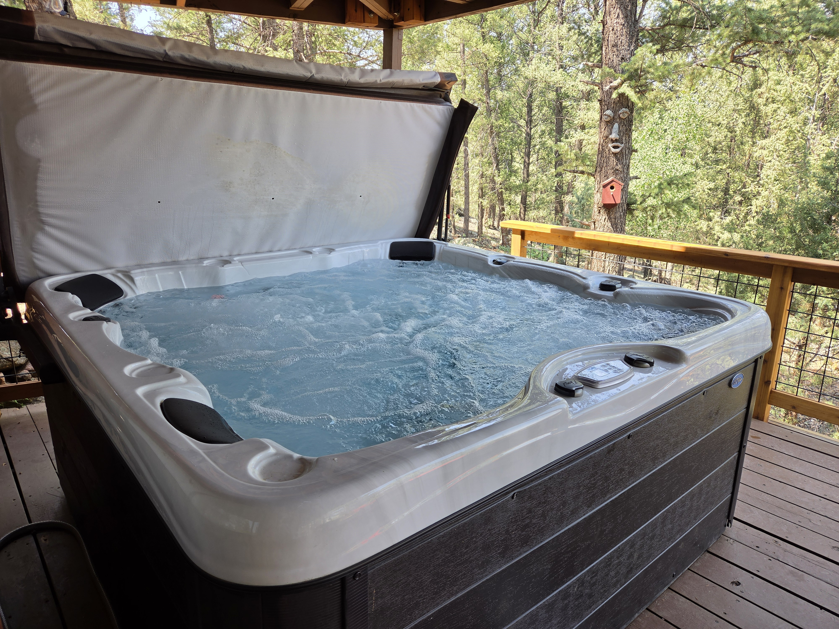 Six-person hot tub with lounger