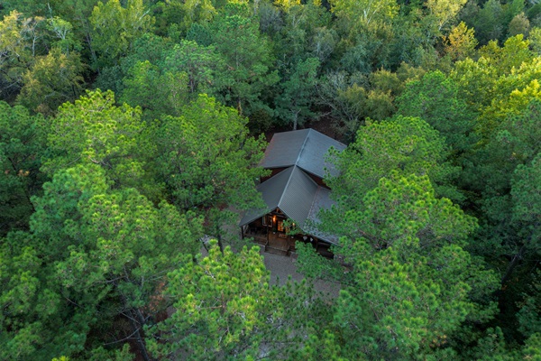 Lazy Horse Lodge is the best of both worlds – super-close to Hochatown attractions yet utterly secluded and private with no visible neighbors.