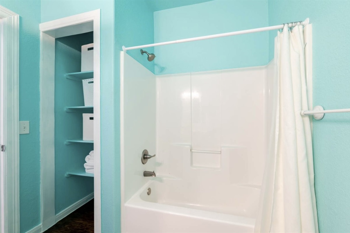 366d9d93f7814b1a897d1fca44e279e9 Large | Beachhouse | Texas | TX | Vacation Homes | Galveston | Crystal Beach | Kokomo | Breezy Days | Beachfront Elegance | Sunrise Serenity | Southern Sands Property Management, LLC