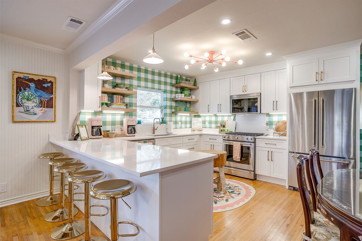 Additional seating at the kitchen breakfast bar