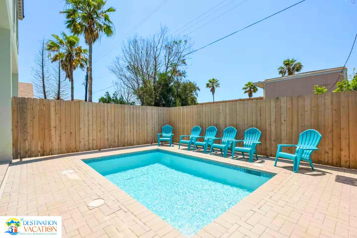 Sunshine, sparkling water, and your own private pool.