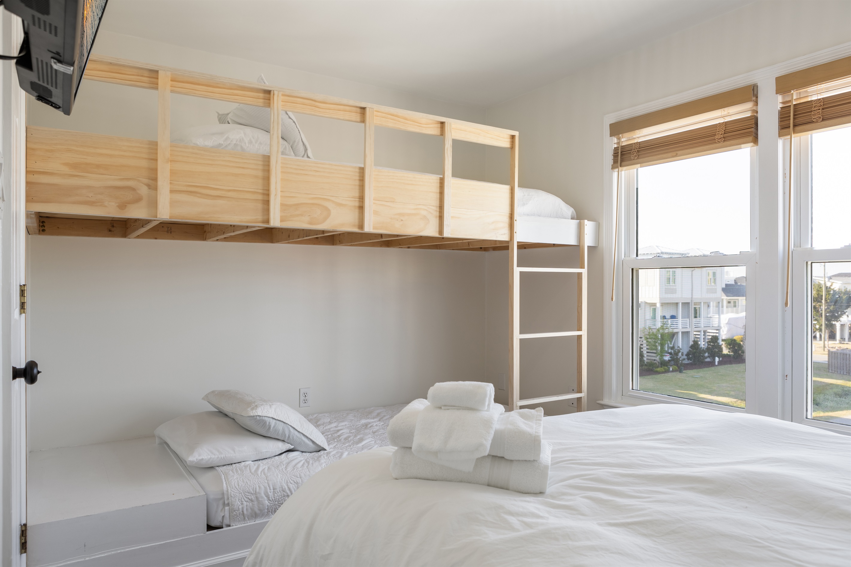 Built in bunk: twin over twin