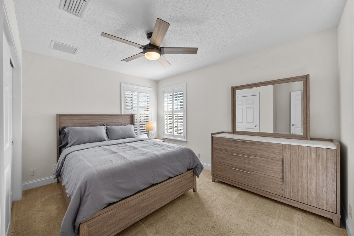 Bedroom with Queen Bed