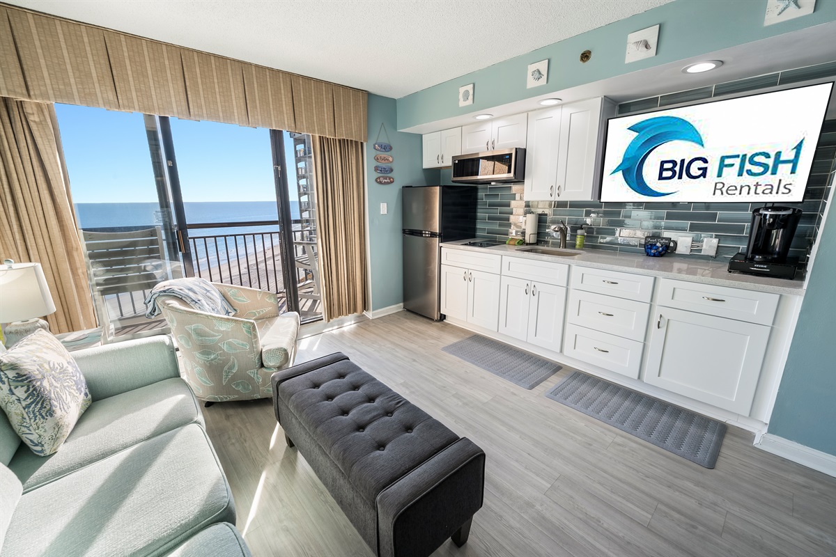 Living Room with Stunning Views🌊☀️