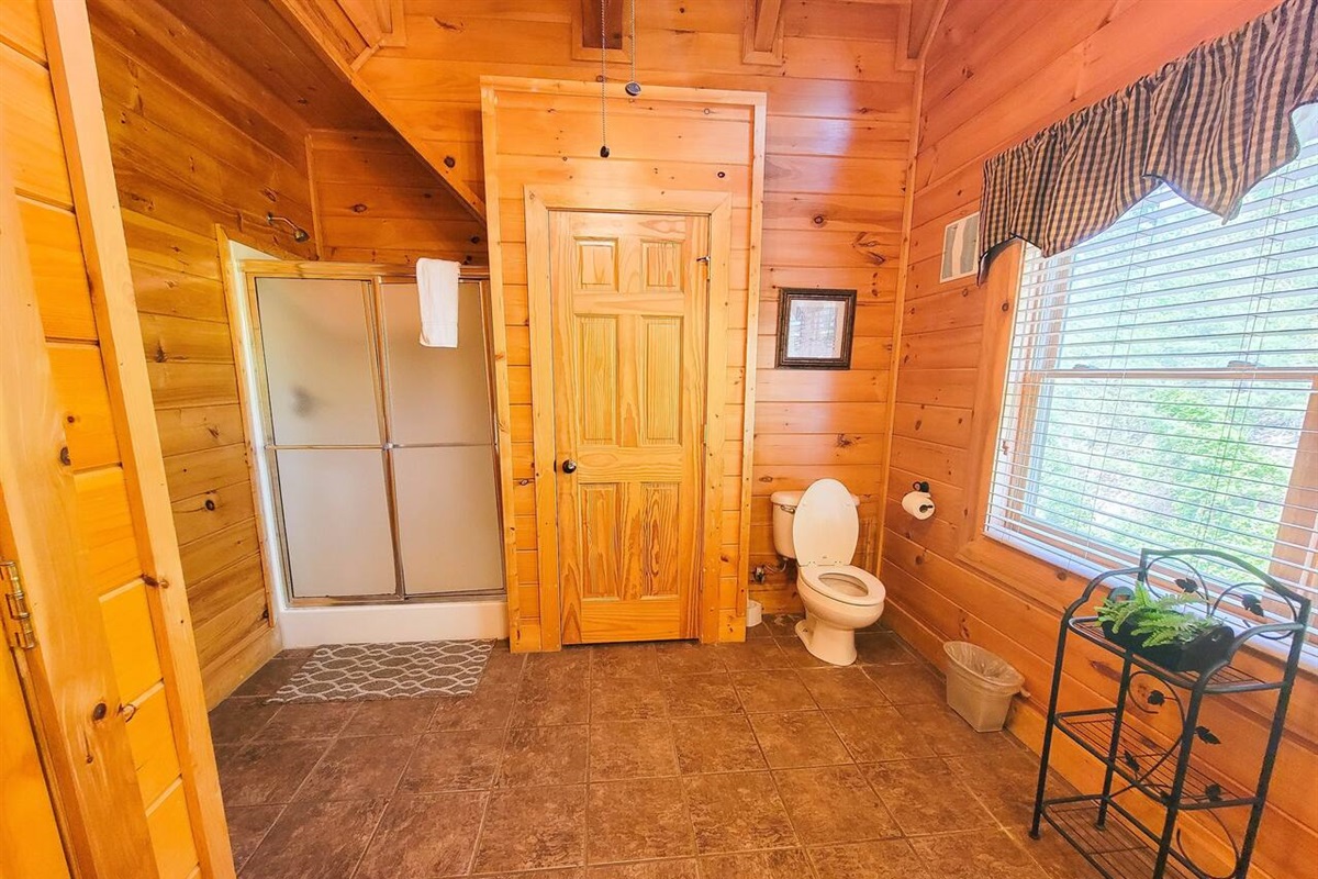 Large Upstairs Master Suite Bathroom