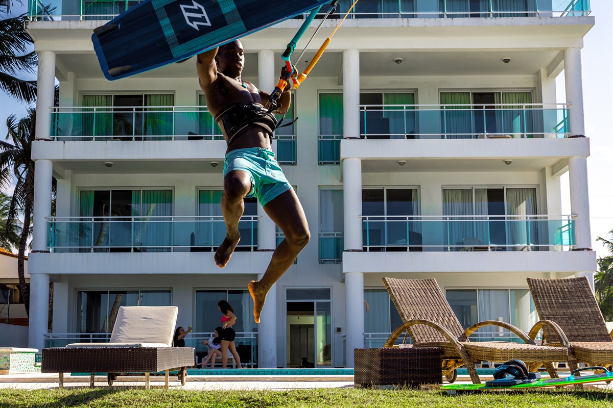From the kite to the pool in seconds