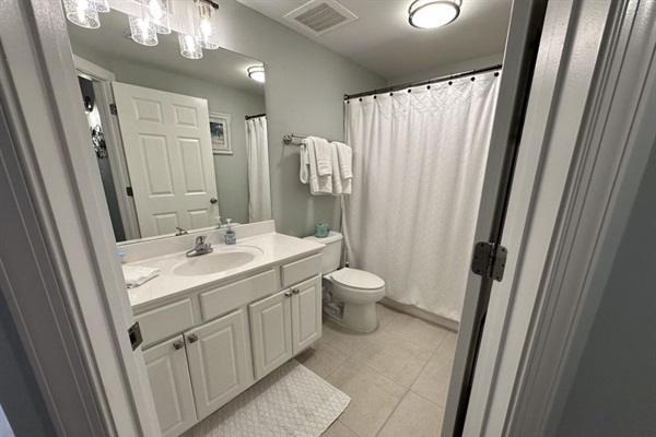Hallway Bathroom/2nd Full Bath
