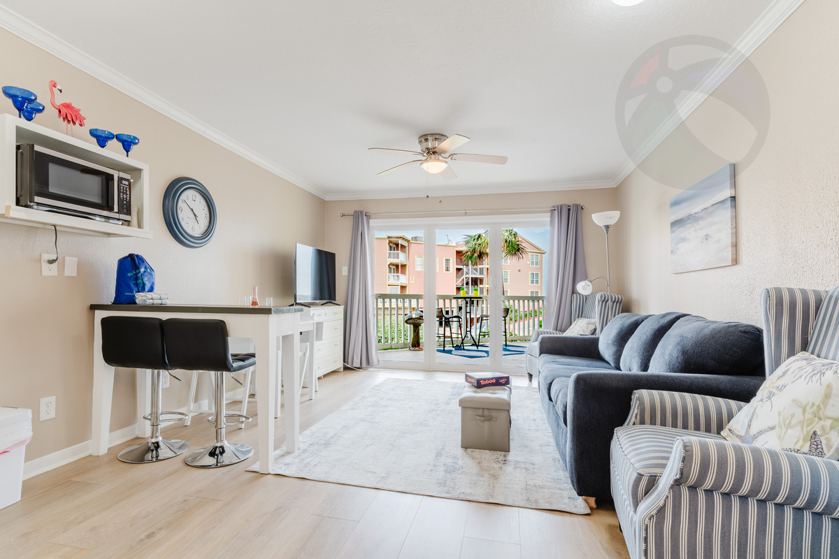 Sofa, comfy chairs, breakfast bar with stools