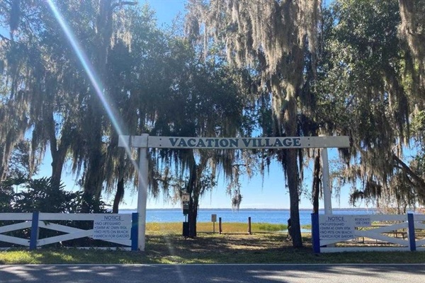 There's a manmade grassy beach on Lake Louisa with picnic tables, a charcoal grill, and lots of peace and quiet! Swimming is allowed but not recommended -- watch for snakes and gators. There's a car-washing station and small play area nearby too.