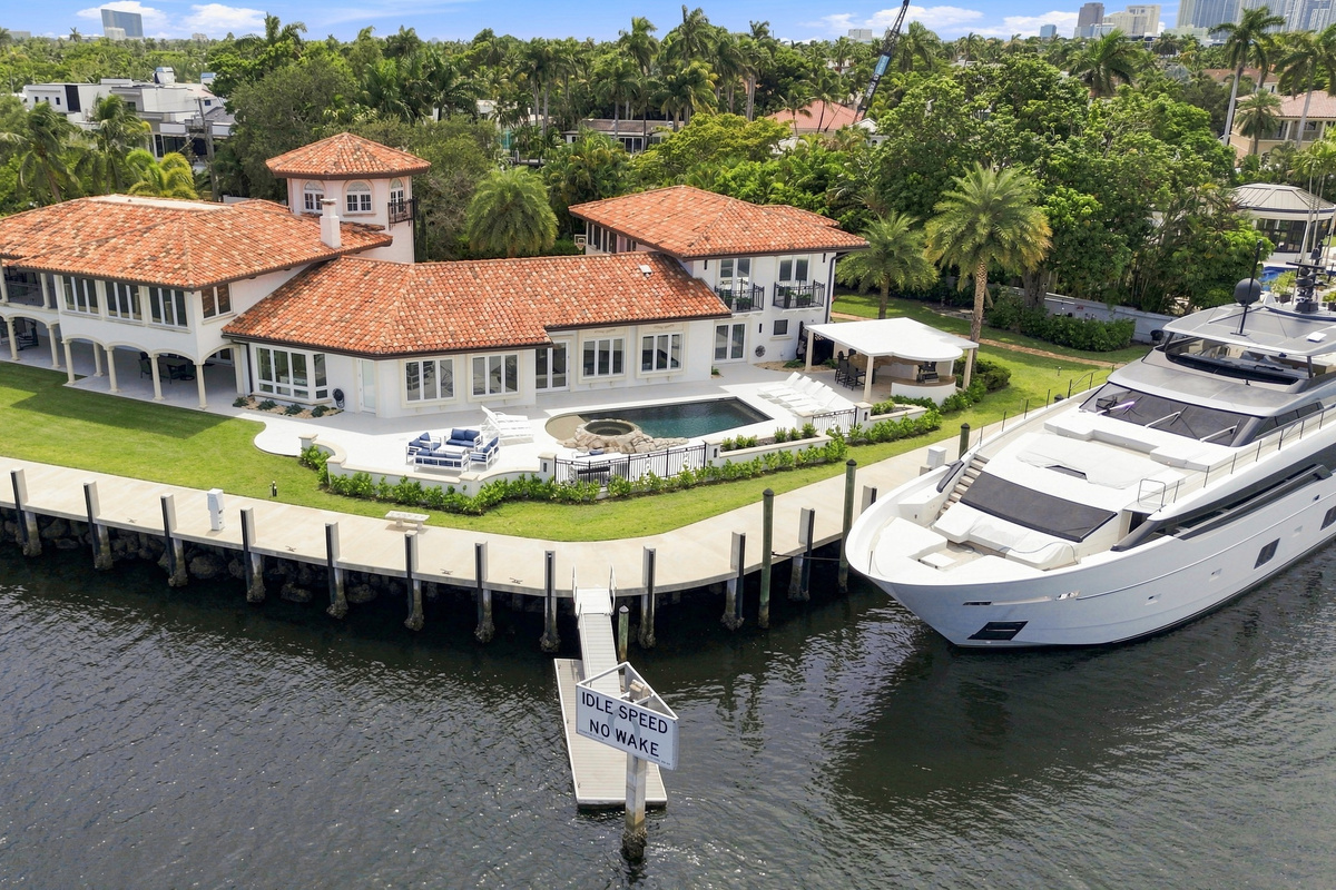 Ariel view of house with yacht. Yacht is not for guest use. This section is rented to Boat owner