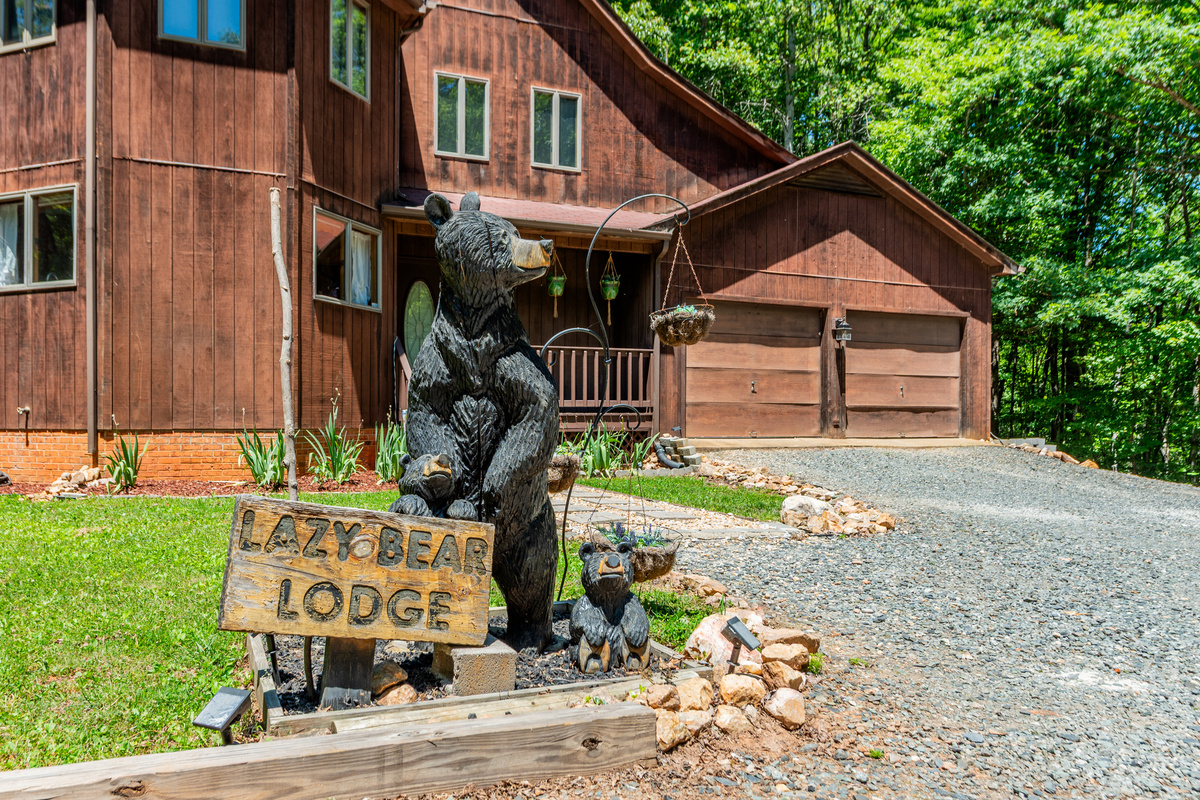 Charming Exterior: Welcome to Lazy Bear Lodge, where rustic elegance meets nature's beauty!