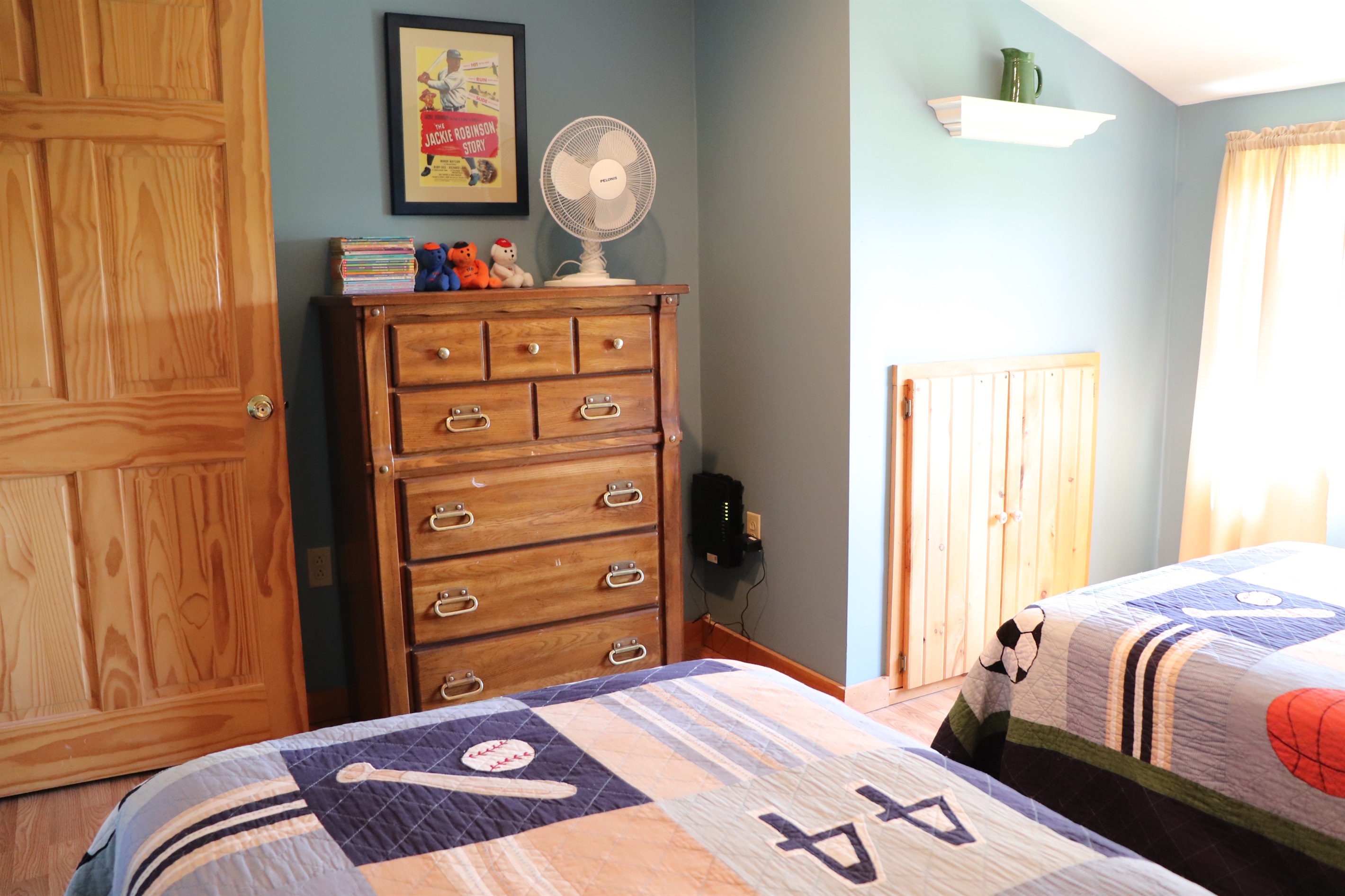 Twin beds bedroom #2
