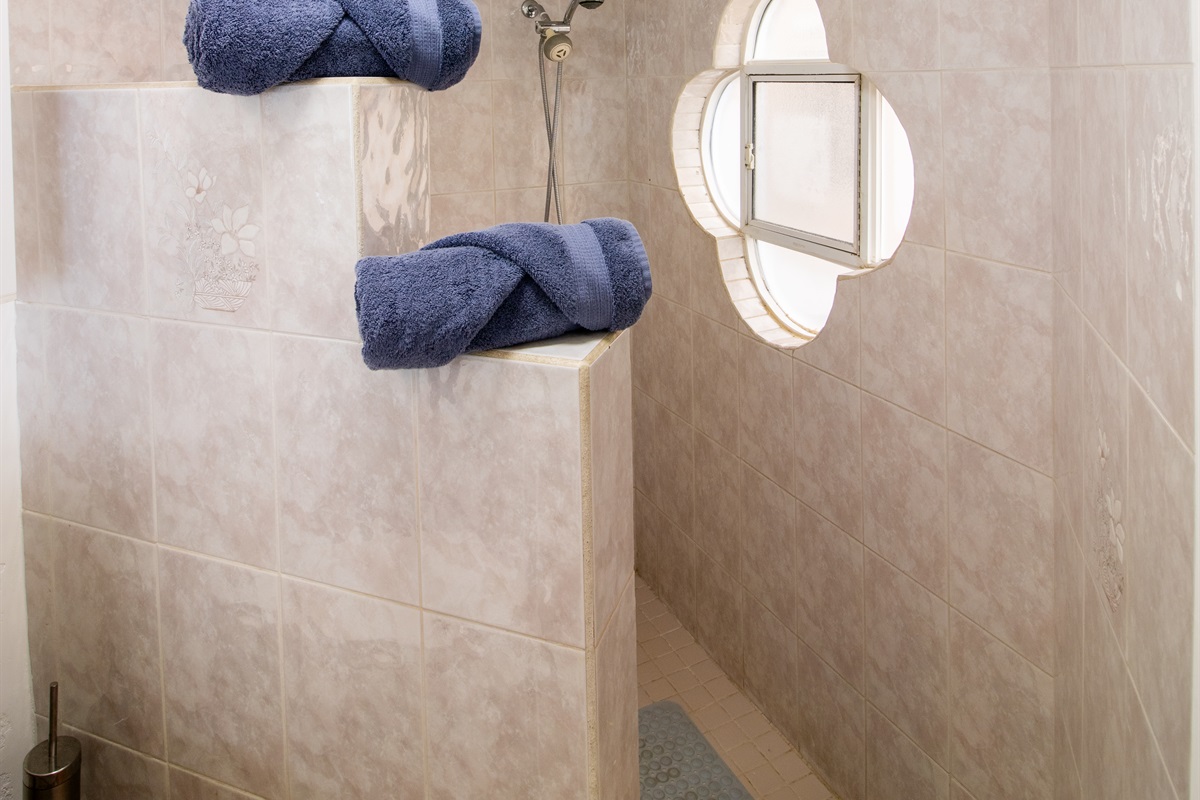 Principal Bedroom en suite Bathroom