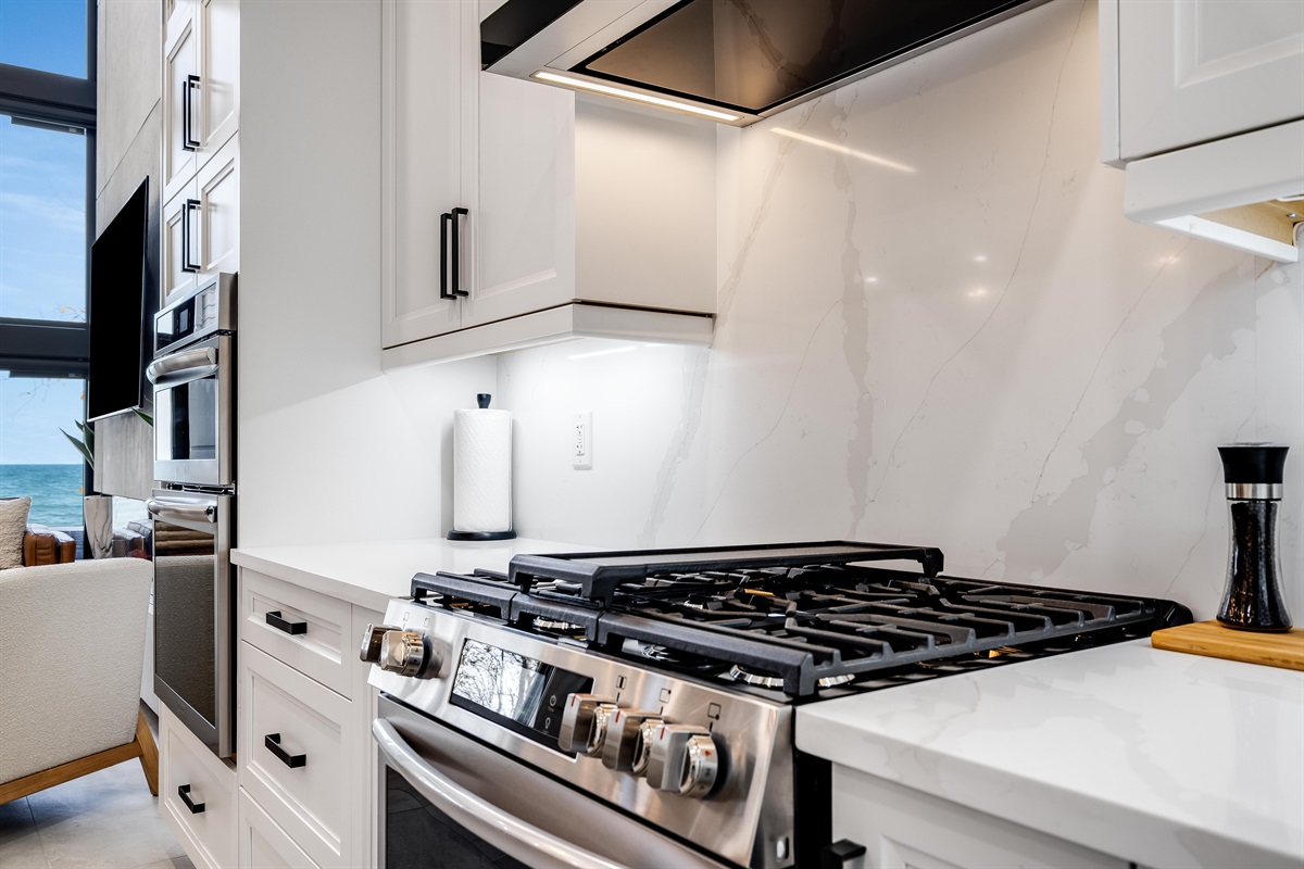 Frigidaire Gallery gas cooktop with oven.