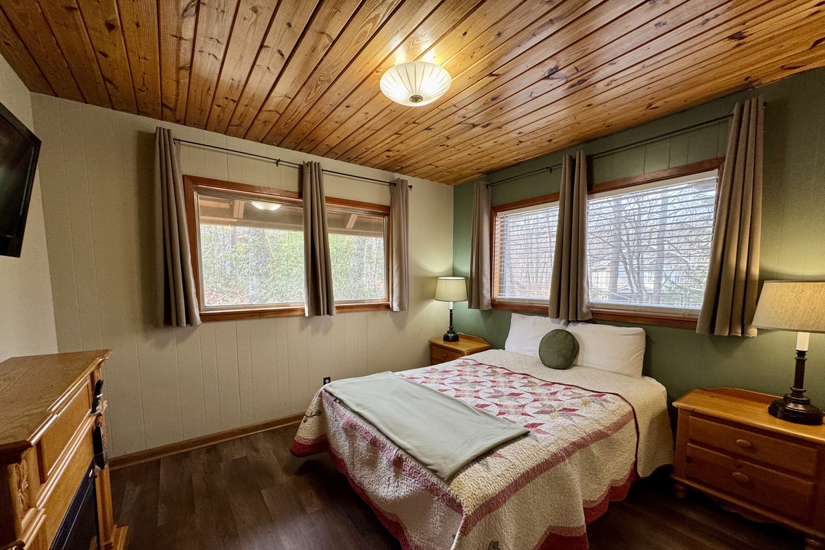 Christmas Downstairs Bedroom with Fireplace & Roku