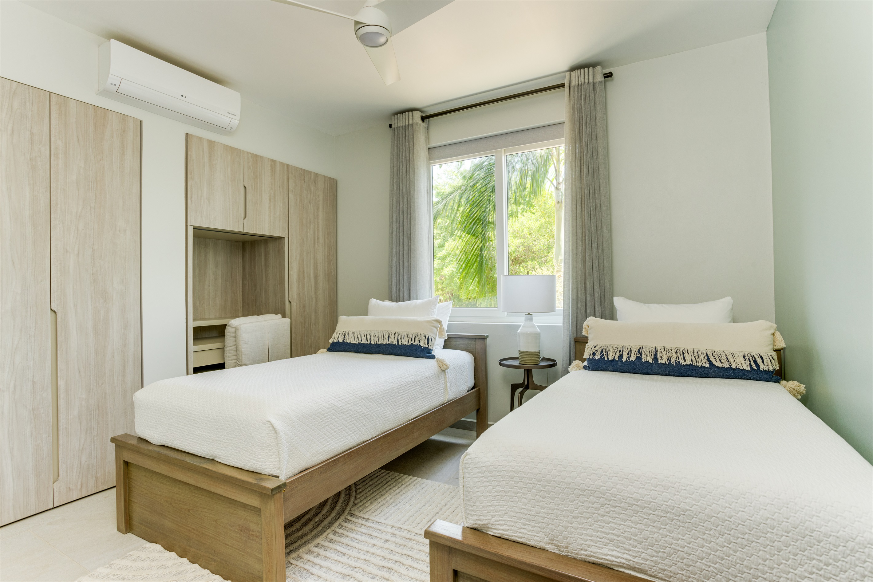 Bedroom 3: Twin Beds