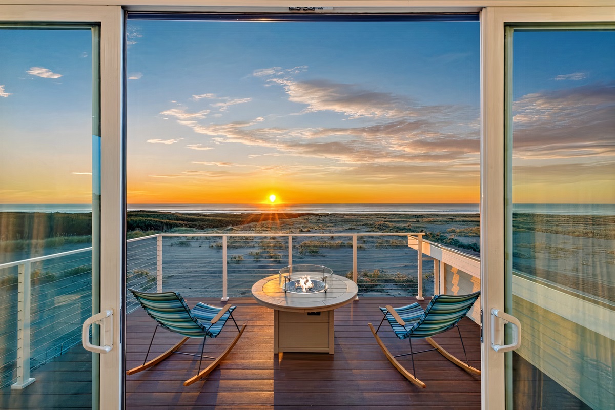 Welcome to Indigo! Ocean Views at Sunset. Guest Favorite with 70+ 5 Star Reviews. 