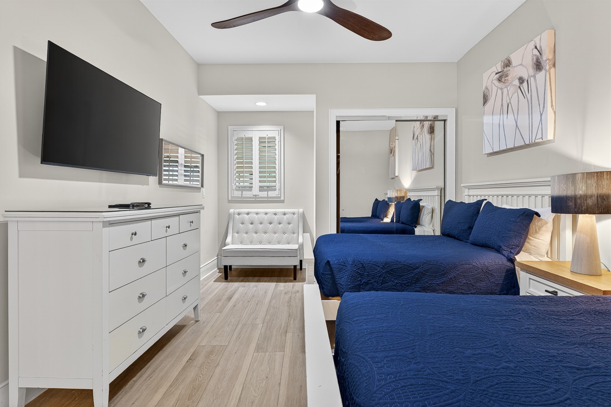 Third bedroom, two full beds