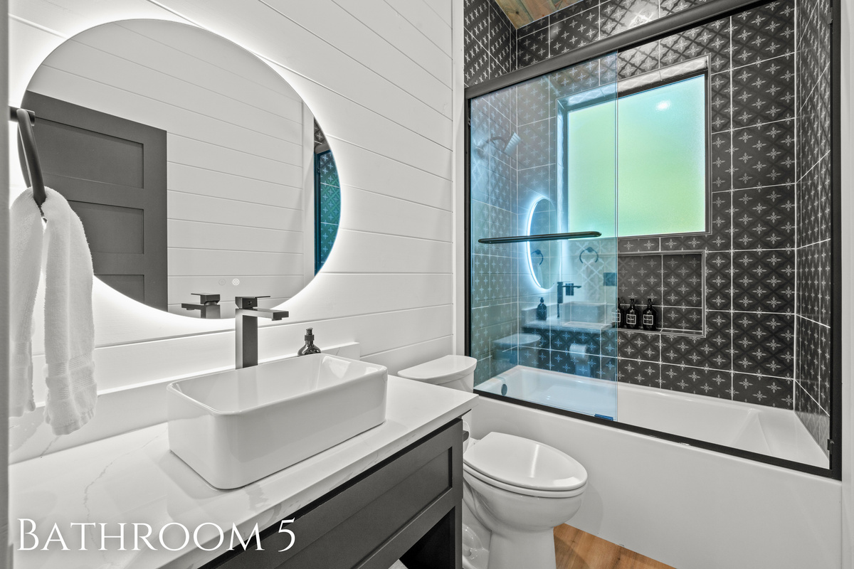 Bright lighting, sleek finishes, and a spacious vanity area make getting ready here simple and convenient for both couples and larger groups.