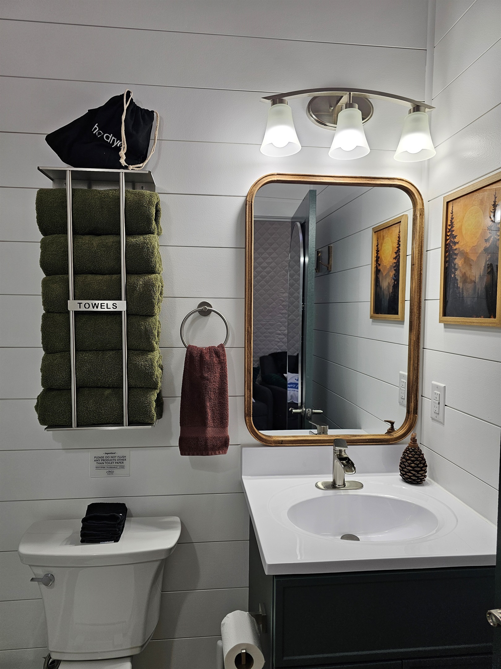 A fresh, thoughtfully styled bath for effortless comfor