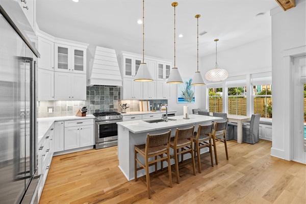 Bright and open kitchen & dining areas