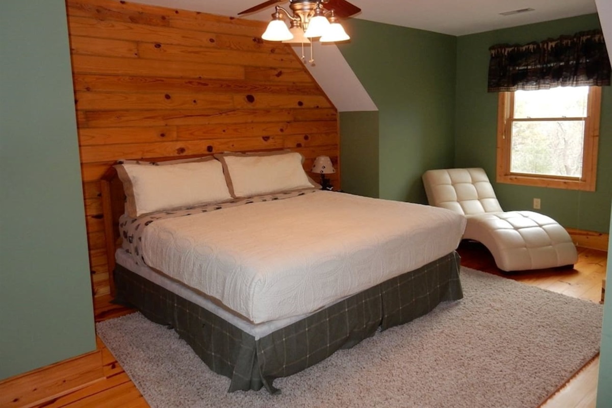 Bedroom #2 on upper level of the cabin 