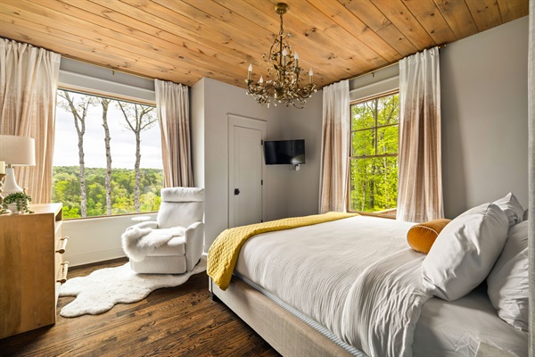 “View Point” main level KING WITH EN SUITE