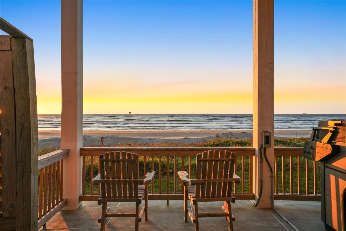 370983ceb88d4e24967fbe9ce6540cfd Large | Beachhouse | Texas | TX | Vacation Homes | Galveston | Crystal Beach | Kokomo | Breezy Days | Beachfront Elegance | Sunrise Serenity | Southern Sands Property Management, LLC