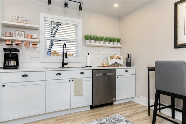 South Bend Serenity: Mid-Century 3BR 5min to ND, photo 12
