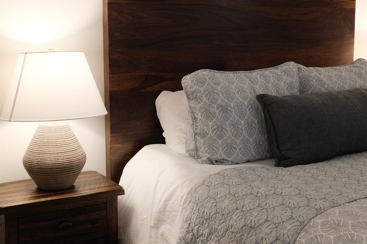 Bedroom 3 w/ Queen Bed