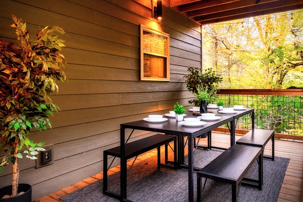 Breakfast, lunch, or dinner tastes better when enjoyed outdoors beside the calm, flowing river.