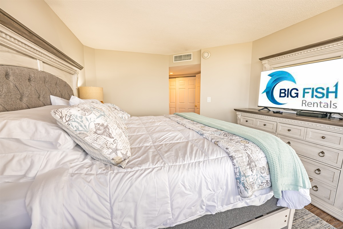 Room with Stunning Views🌊☀️