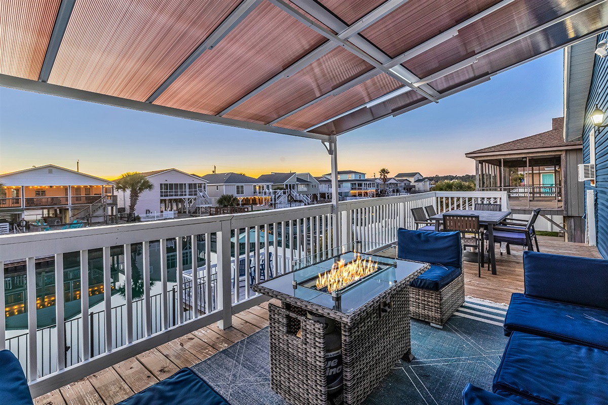 Relax by the outdoor Fire Pit and enjoy beautiful sunsets by the water!