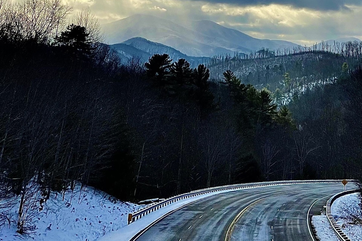 HWY 25/70 driving into the town of Hot Springs in winter