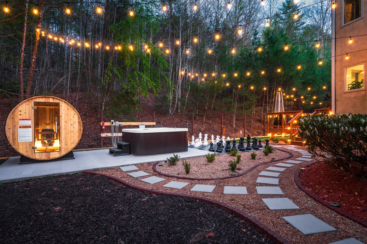Hot tub + barrel sauna setup - an ideal way to relax after hiking in Pisgah National Forest