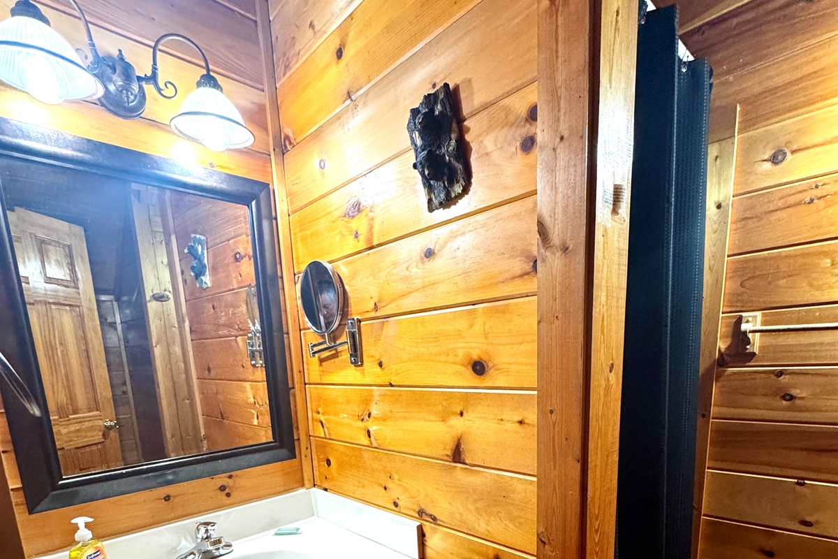 Shower, toilet, and vanity in ensuite with Queen bed