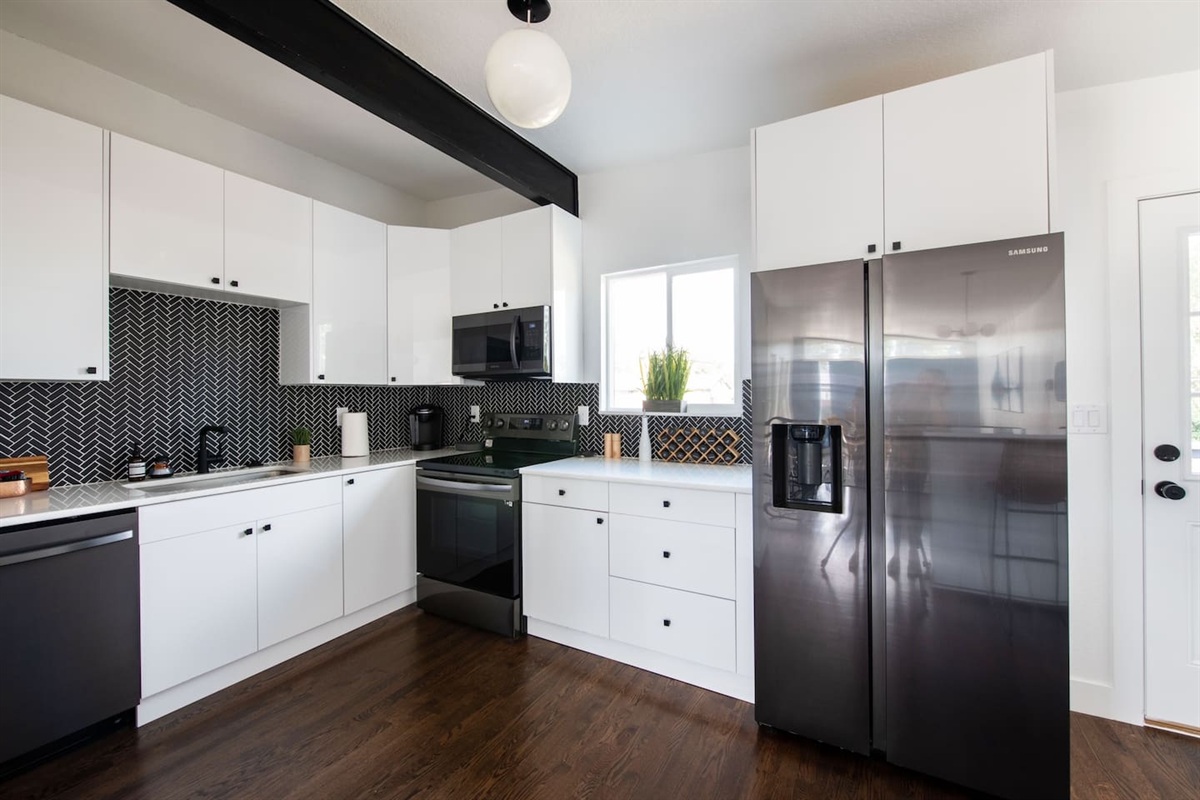 Fully equipped chef’s kitchen with stainless appliances and quartz counters.