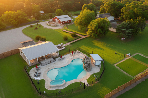 So much to do! - Game barn, pool, pickleball, volleyball and more!