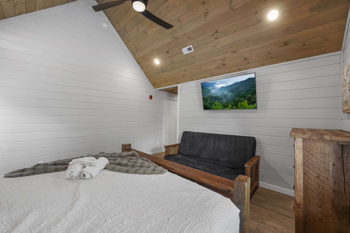 Bedroom 4 - king bed, wide view