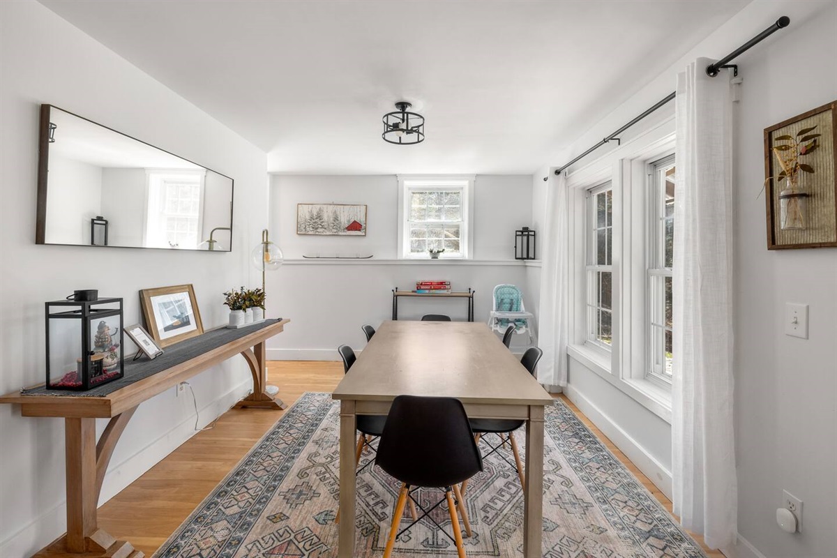 In-law suite: spacious dining area