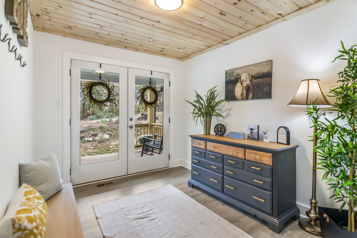 Entryway foyer