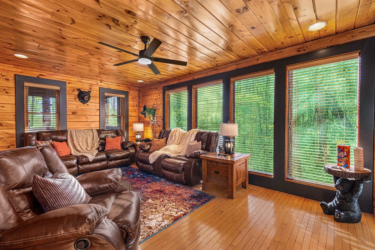Binge your favorite show, snuggle into leather couches, and let the fireplace do the rest. Cabin comfort: 10/10 would recommend.