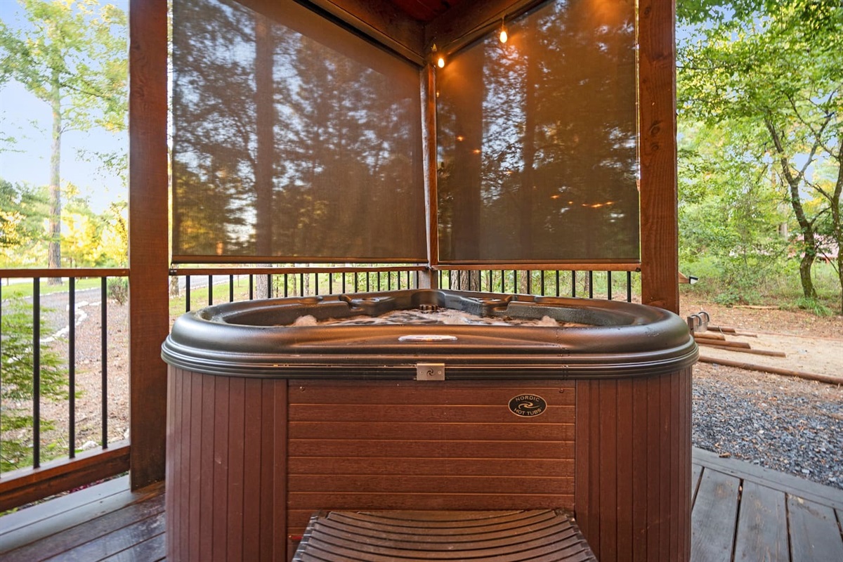 Enjoy a romantic evening under the stars in the sparkling hot tub, your perfect couples’ retreat.