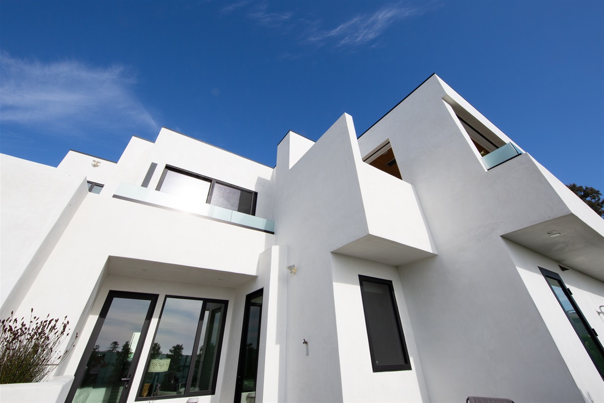 Contemporary lines