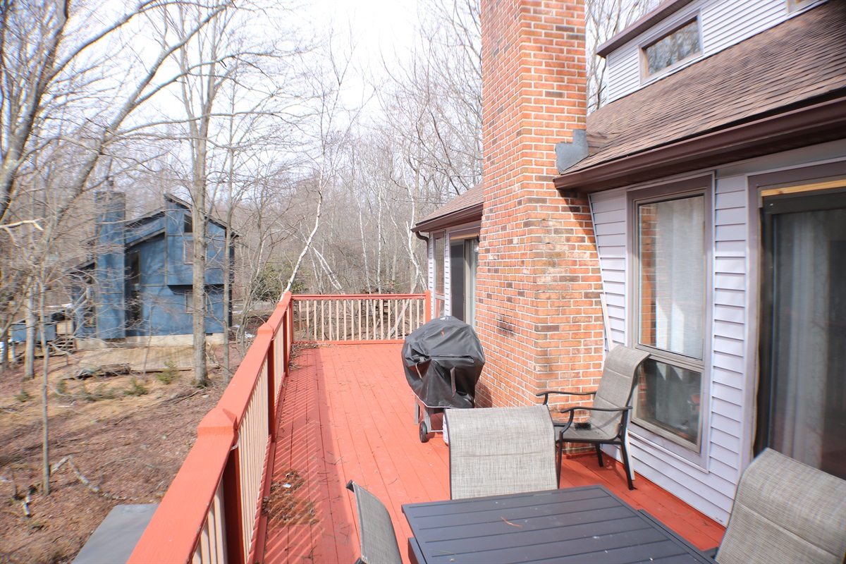 2nd Floor Veranda Deck - Perfect for BBQs!