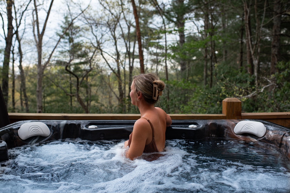 Covered, cozy, and always warm, the hot tub deck offers year-round comfort with forest views and total privacy.