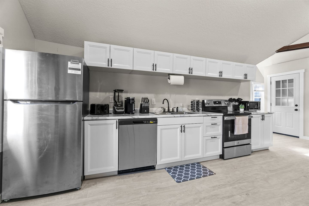 A newly built, fully stocked kitchen equipped with all the essentials for cooking and entertaining.