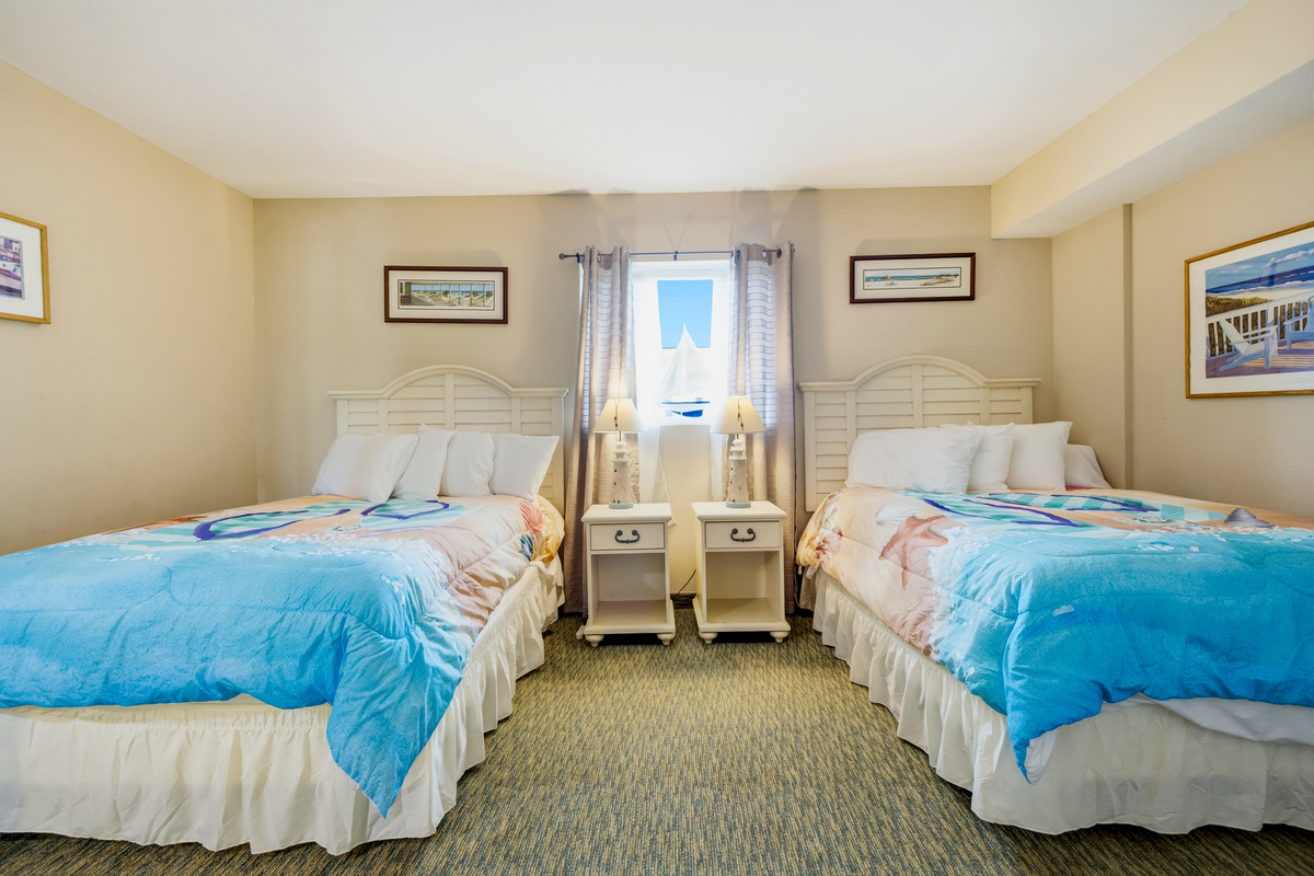 Two beds and room to spare, with sunshine pouring in for the rest of the crew ⭐